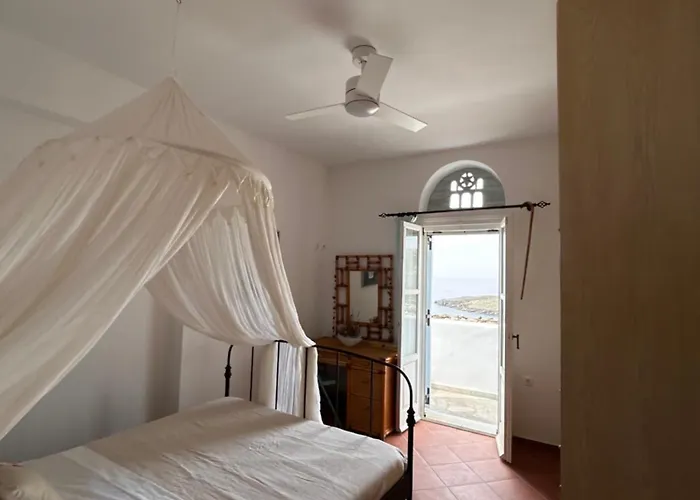 Demy Semesterbostad Kardhianí